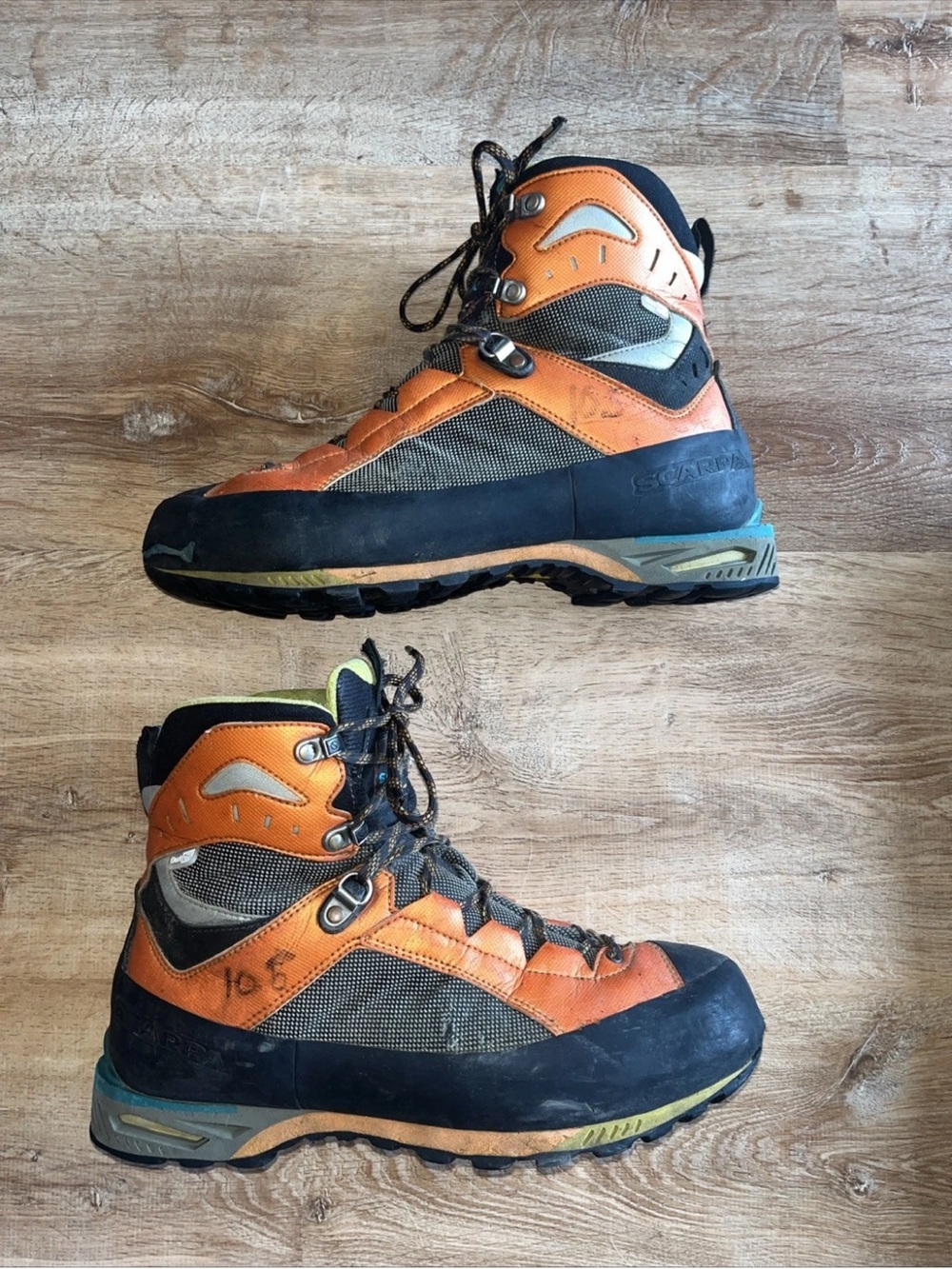 Scarpa Charmoz HD Men's Mountaineering Boots Size 10.5, Orange